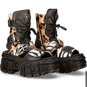 BLACK LEATHER JUNGLE OPEN TOE SANDALS